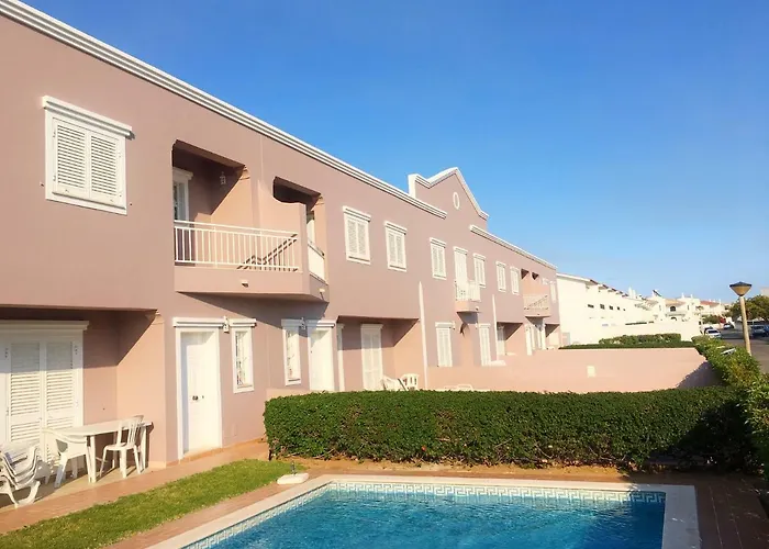 Vila da piscina: Villas King'S